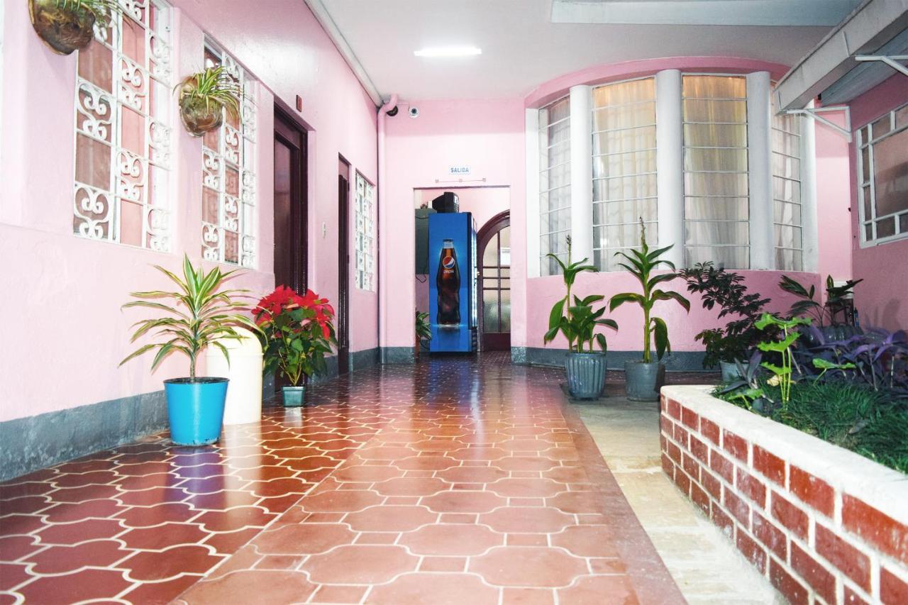Hotel Fuentes Guatemala-Stadt Exterior foto